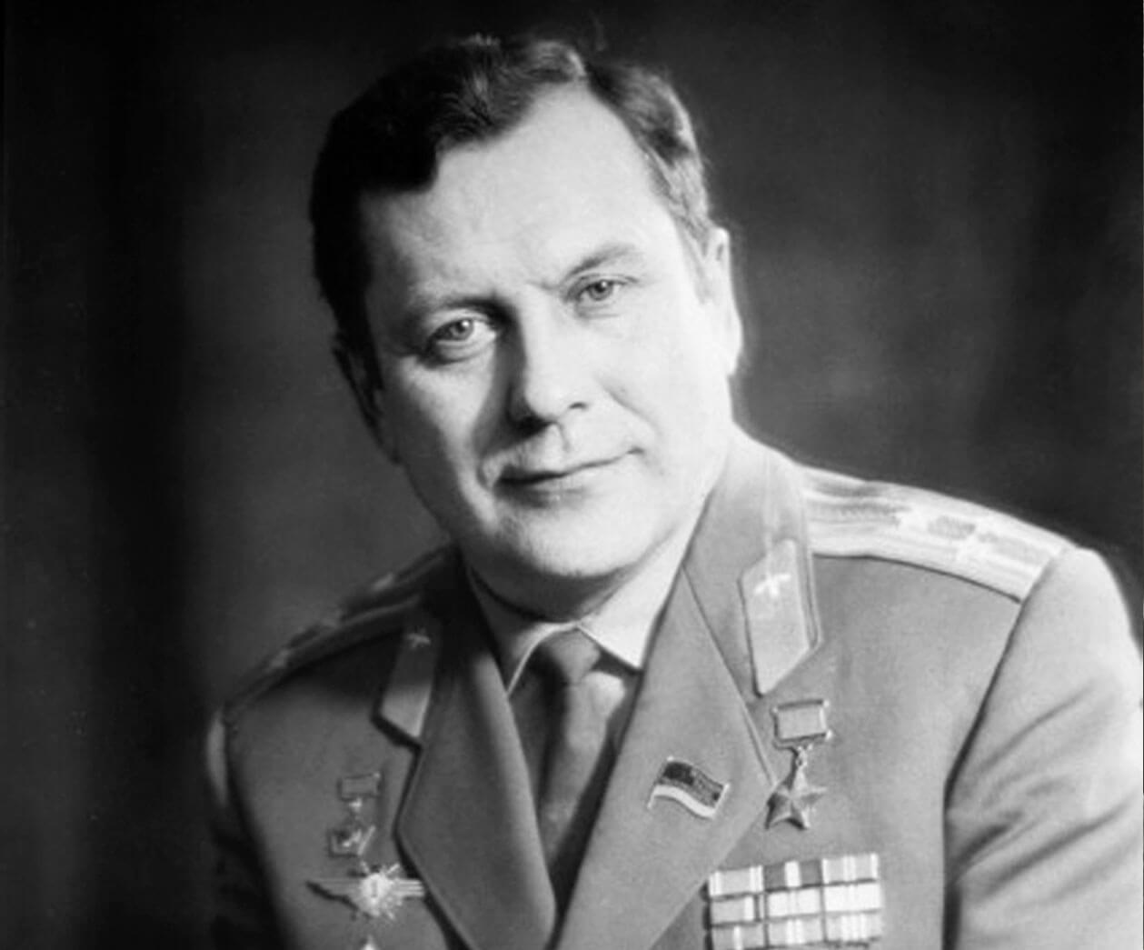 Павел Романович Попович
